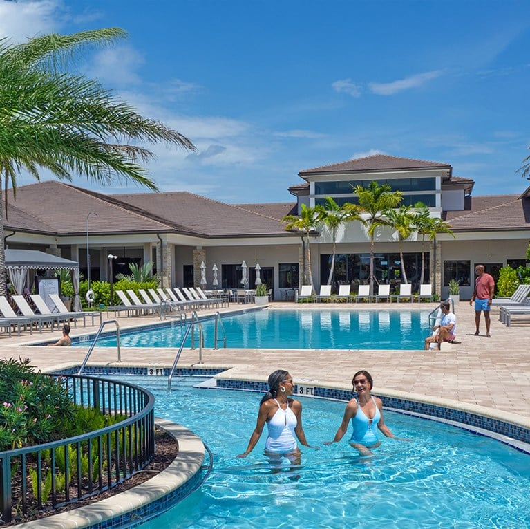 Valencia Del Mar Pool
