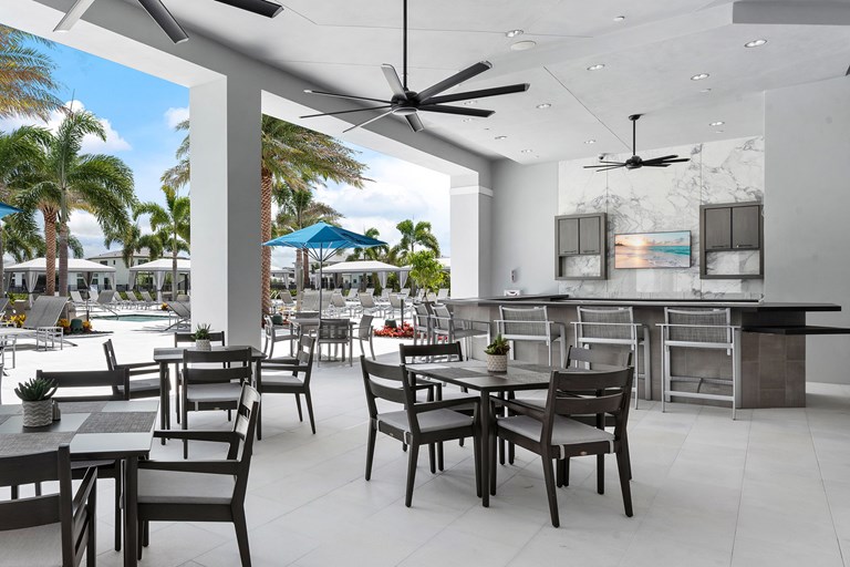 POOLSIDE BAR