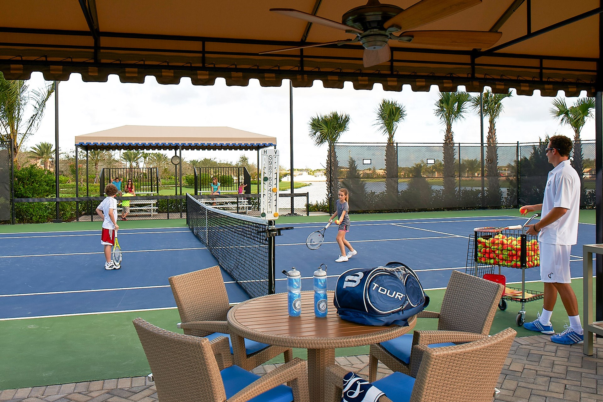 RACQUET CLUB
