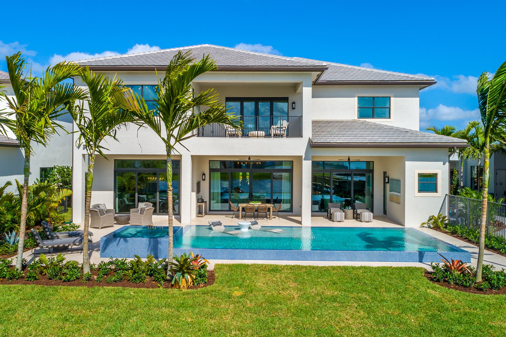 EXPANSIVE OUTDOOR LIVING