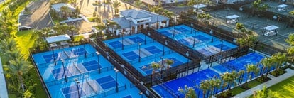 WORLD-CLASS RACQUET CLUB