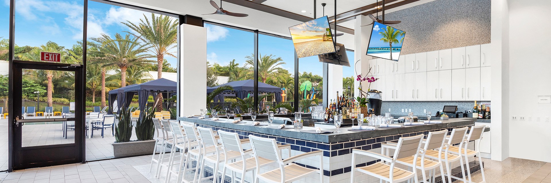 POOLSIDE BISTRO & BAR