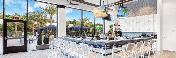 POOLSIDE BISTRO & BAR