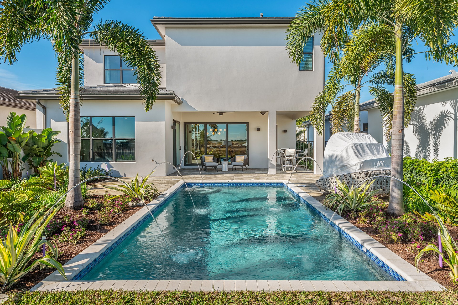 EXPANSIVE OUTDOOR LIVING