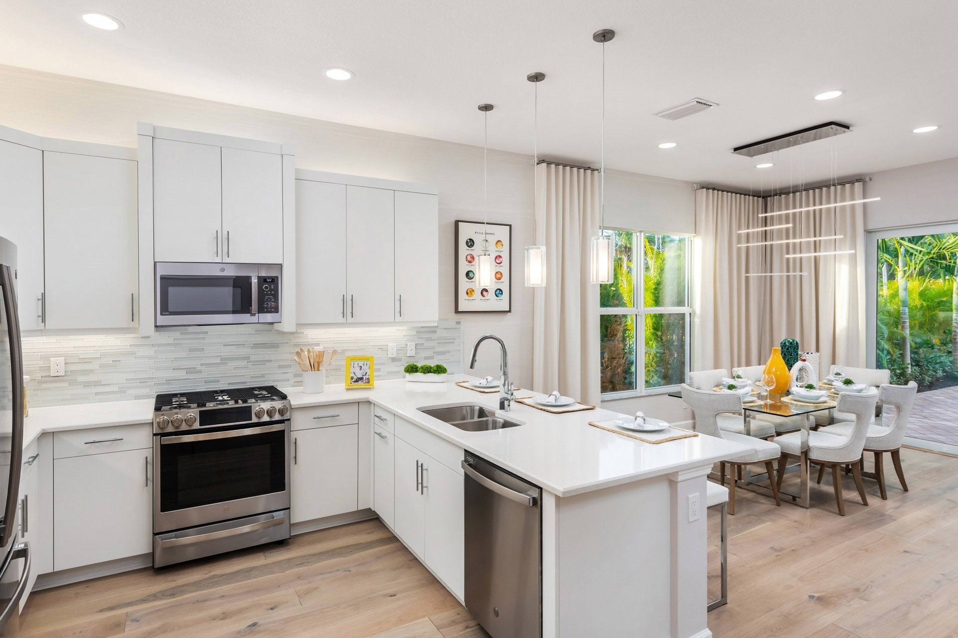 SPACIOUS GOURMET KITCHENS