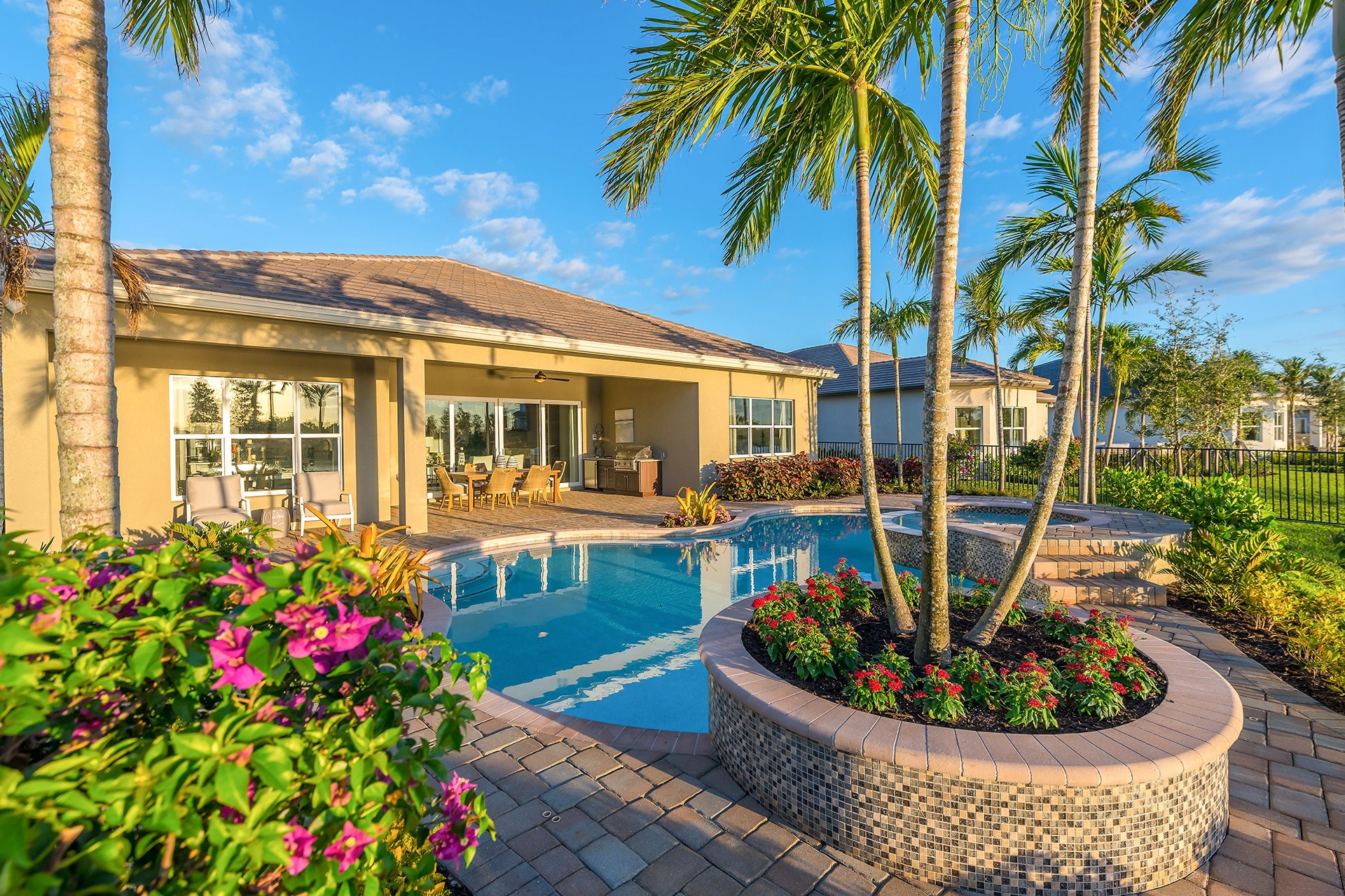 EXPANSIVE OUTDOOR LIVING