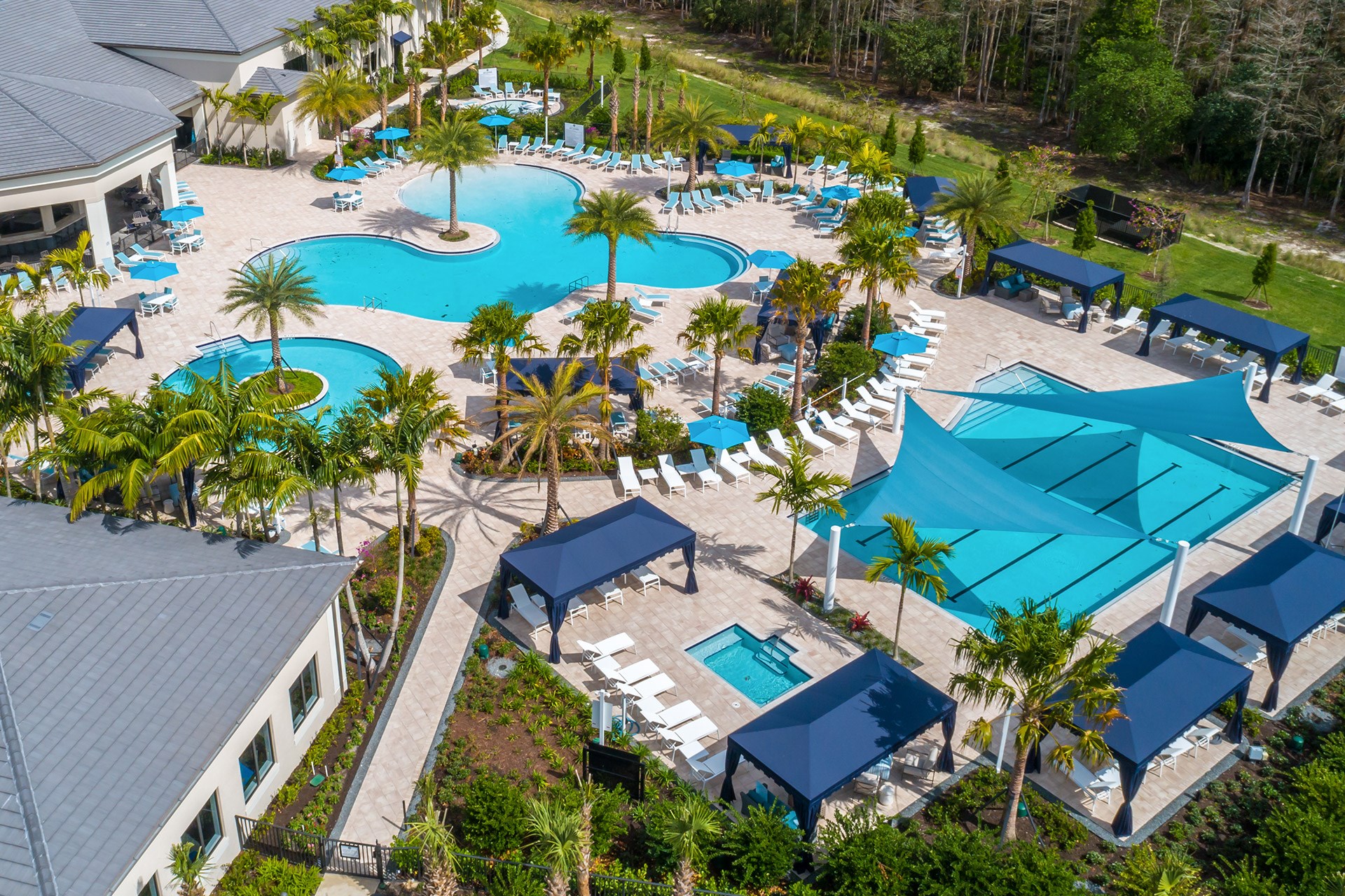RESORT-STYLE POOLS