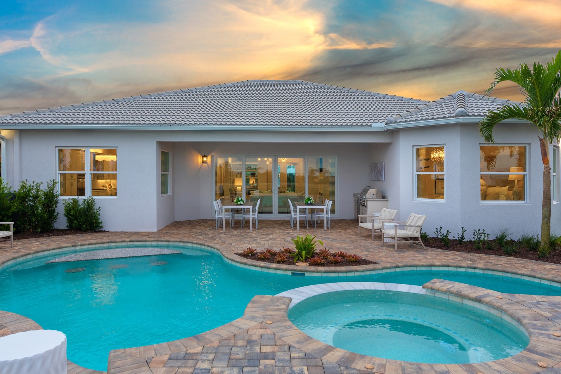OUTDOOR LIVING