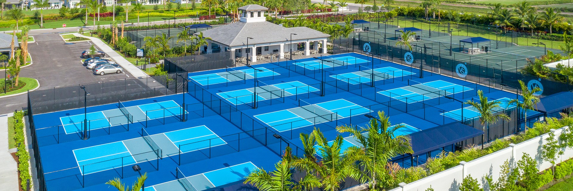 WORLD-CLASS RACQUET CLUB