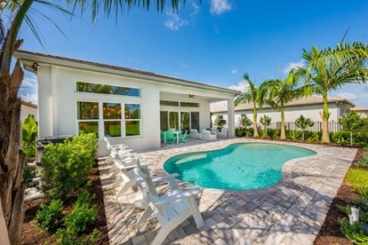 Isabella Exterior Pool