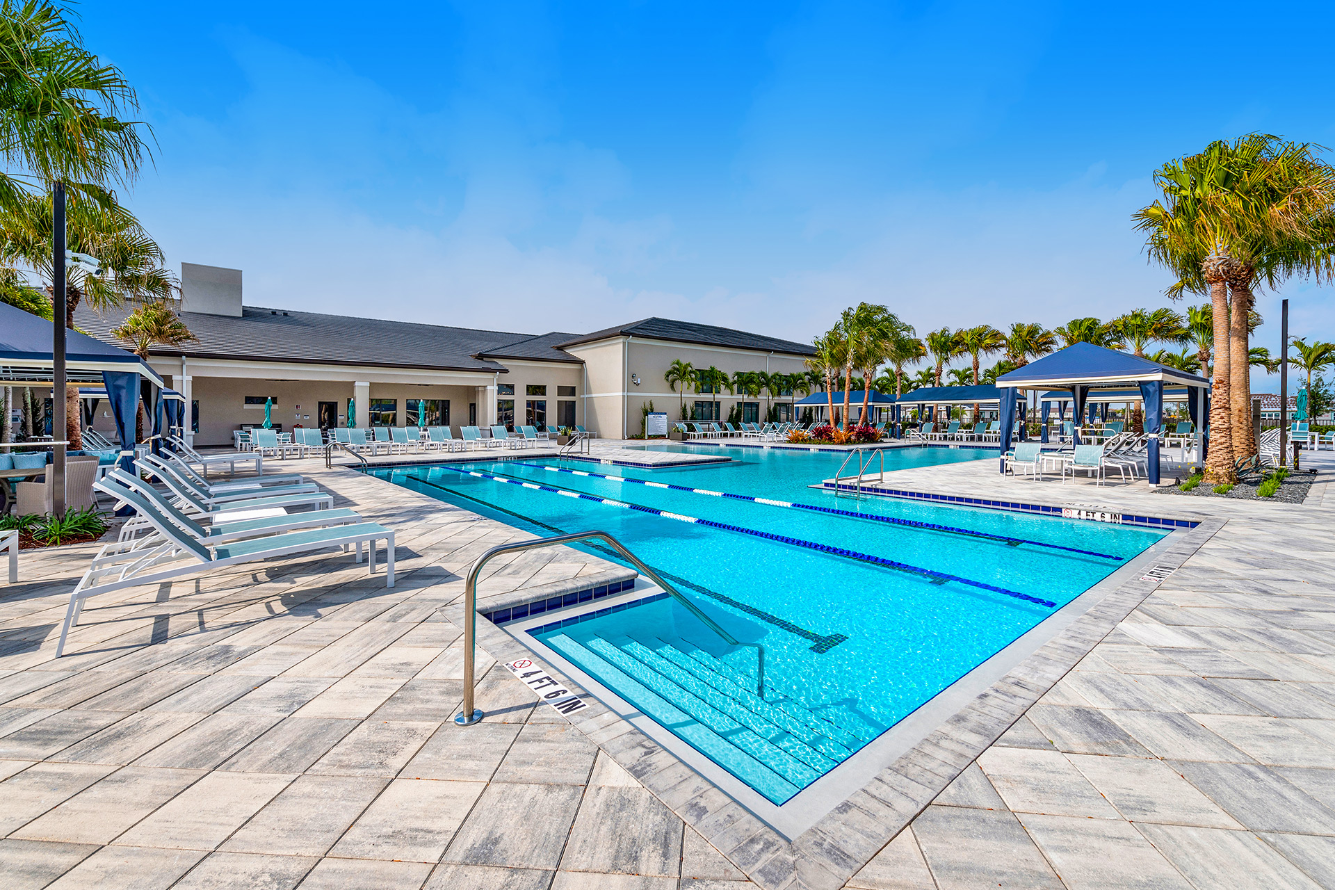 Valencia del Sol Clubhouse Pool